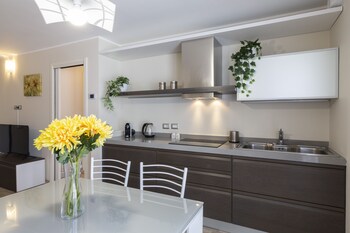 notami salomone mecenate district