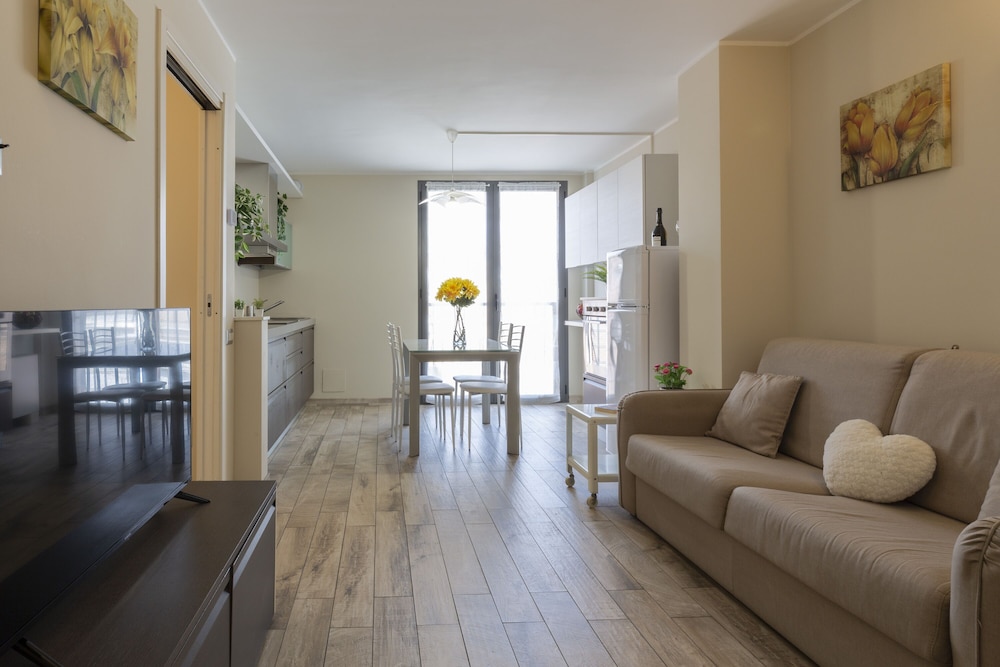 notami salomone mecenate district