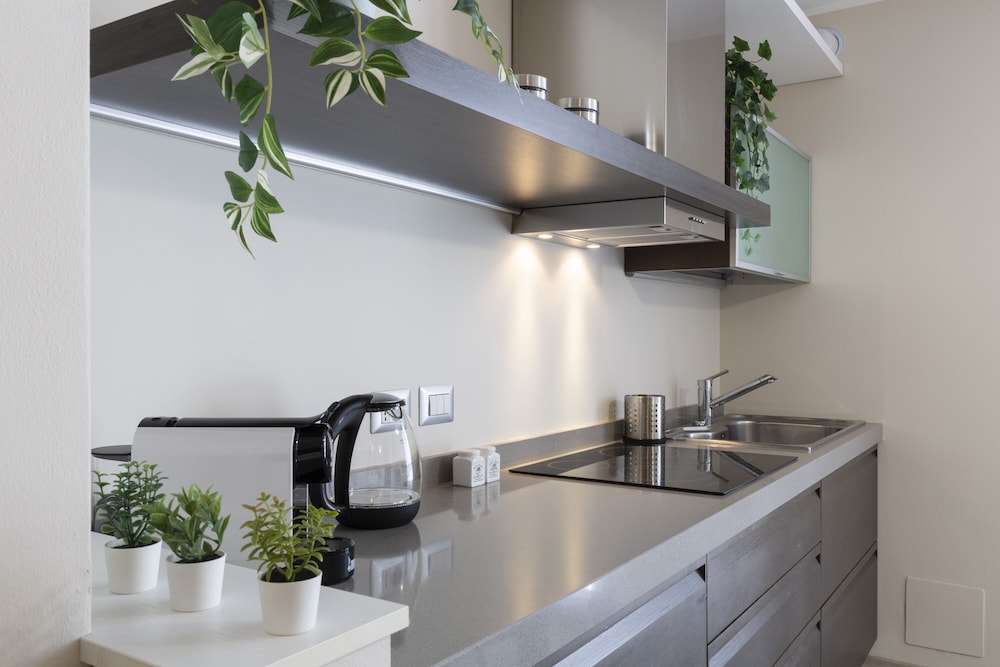 notami salomone mecenate district