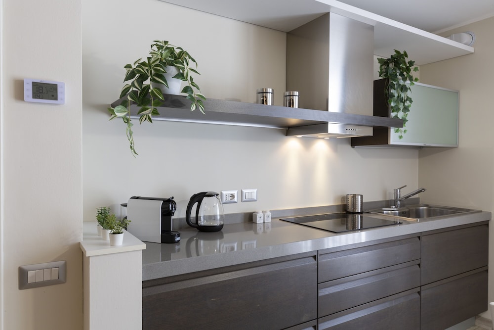 notami salomone mecenate district