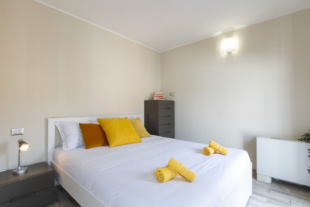 notami salomone mecenate district