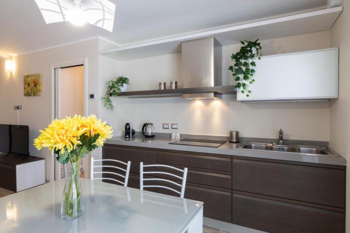 notami salomone mecenate district