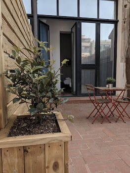 hostal natura barcelona adults only