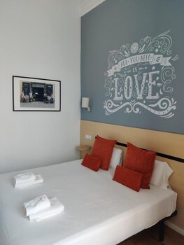 hostal natura barcelona adults only