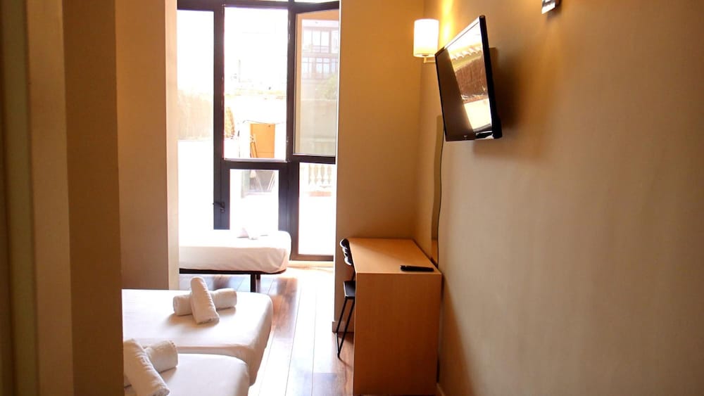 hostal natura barcelona adults only
