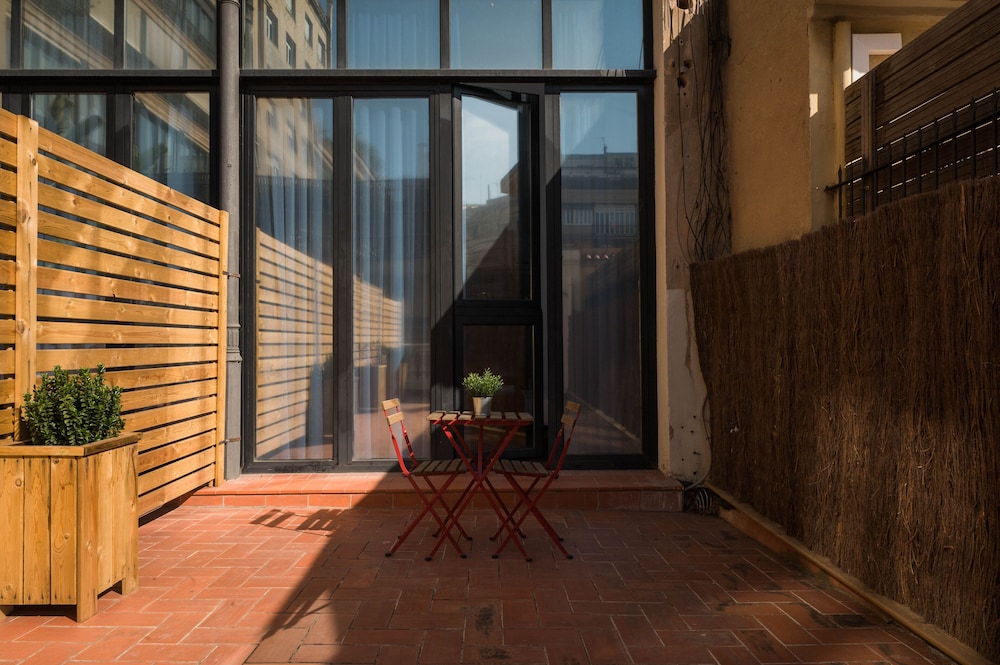 hostal natura barcelona adults only