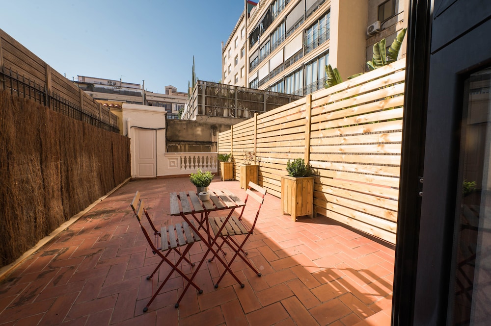 hostal natura barcelona adults only