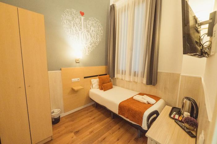 hostal natura barcelona adults only