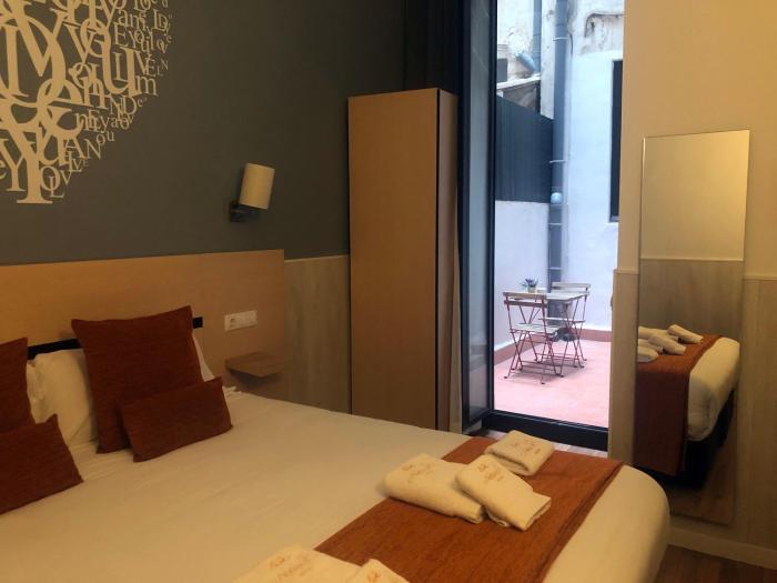 hostal natura barcelona adults only