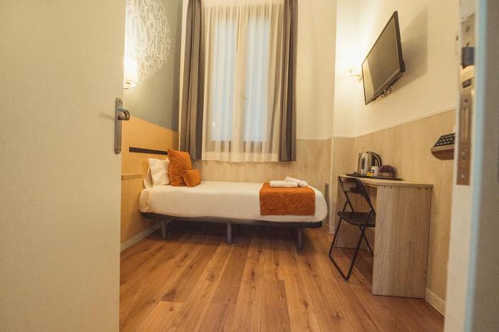 hostal natura barcelona adults only