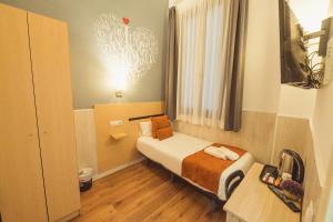 hostal natura barcelona adults only