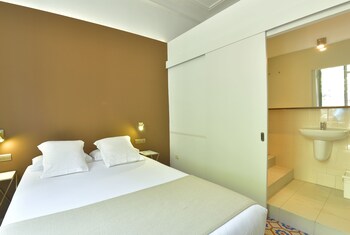 mihlton barcelona only adults