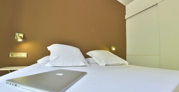 mihlton barcelona only adults