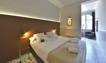 mihlton barcelona only adults