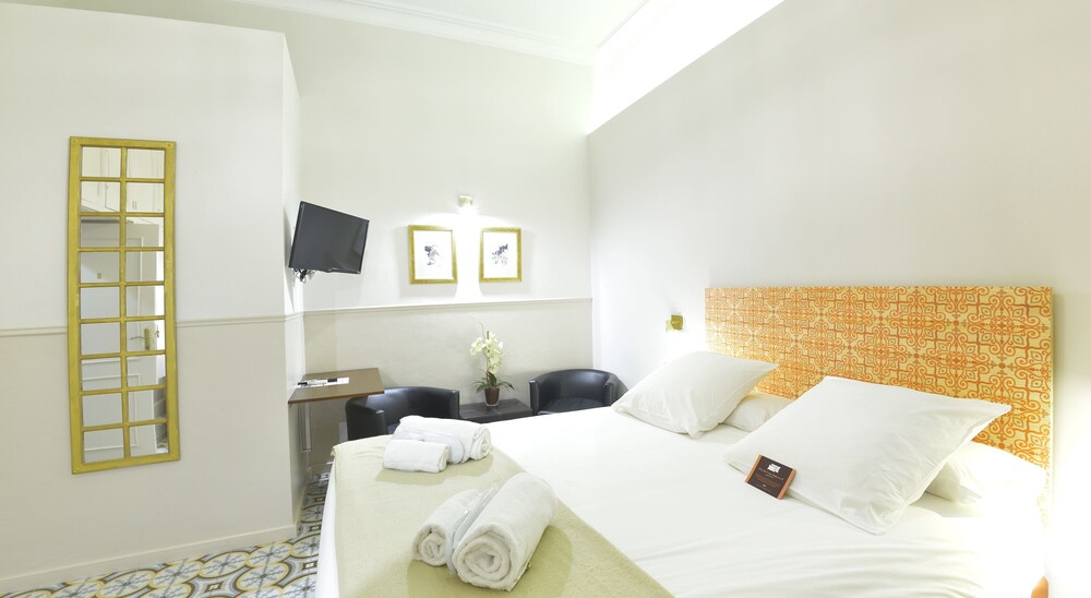 mihlton barcelona only adults