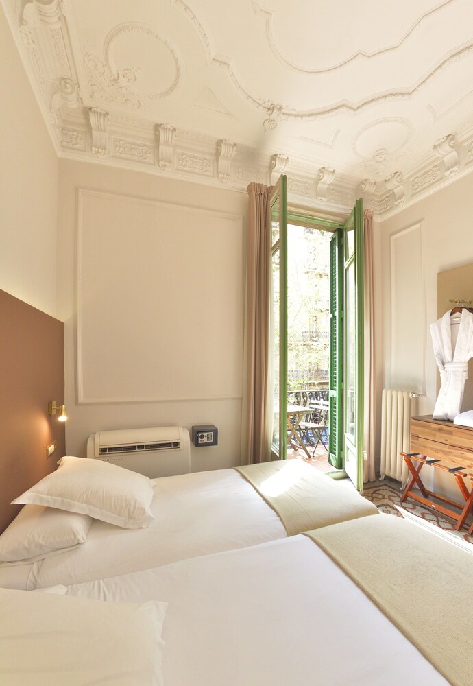 mihlton barcelona only adults