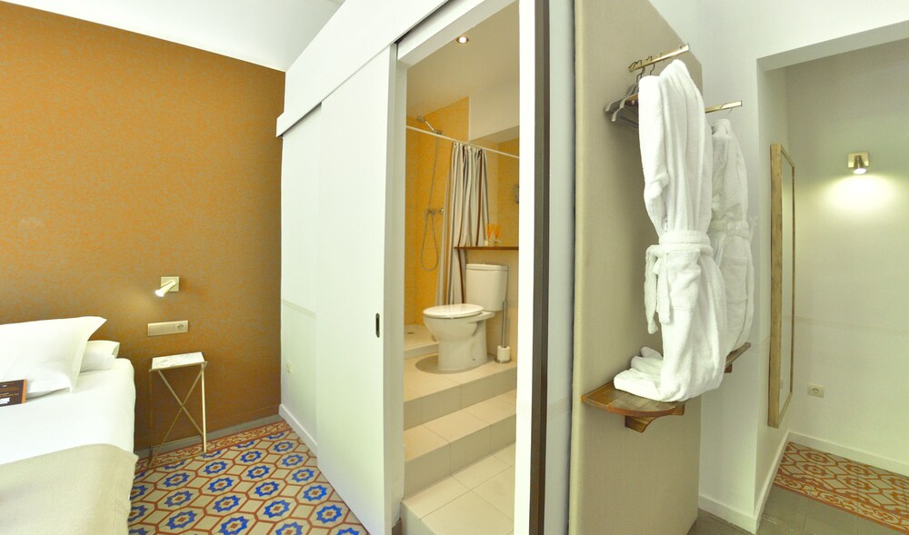 mihlton barcelona only adults