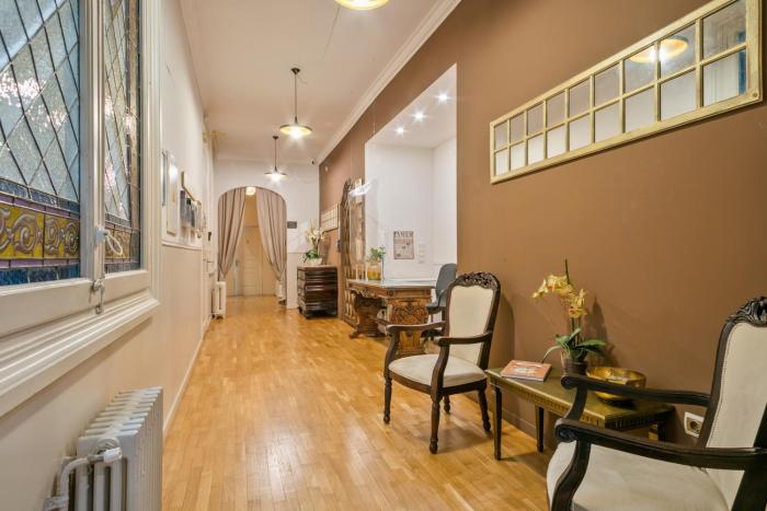 mihlton barcelona only adults