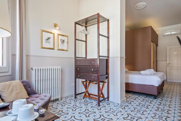 mihlton barcelona only adults