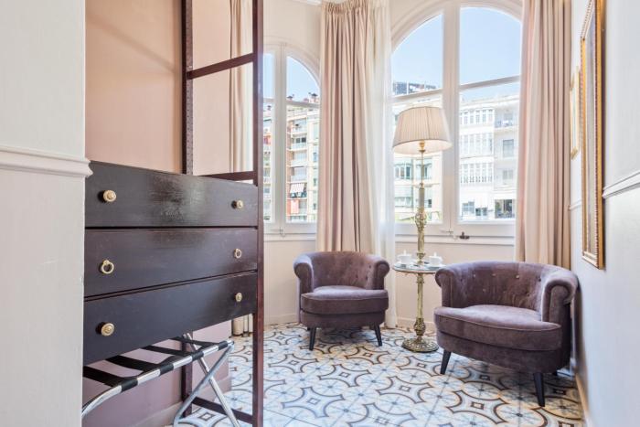 mihlton barcelona only adults