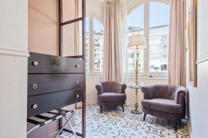 mihlton barcelona only adults