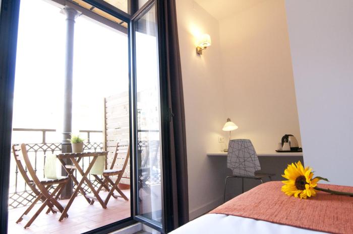 hostal live barcelona