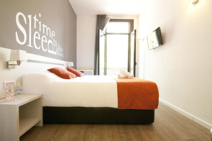 hostal live barcelona