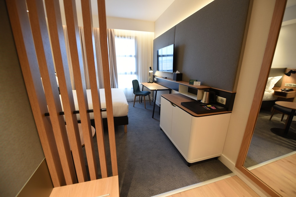 holiday inn dijon sud longvic an ihg hotel