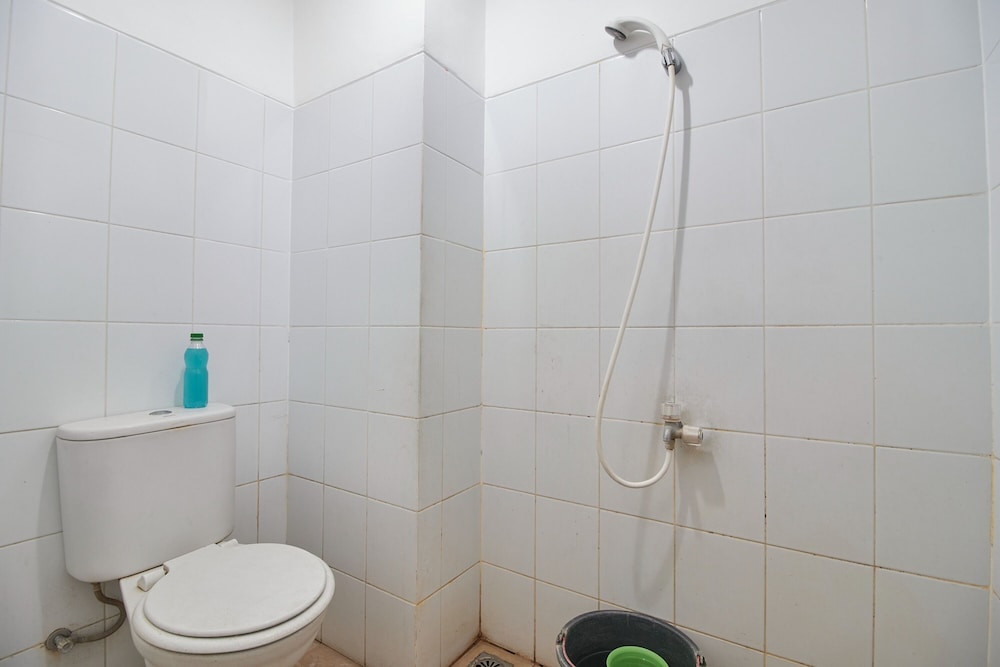 room rendi gunung putri square