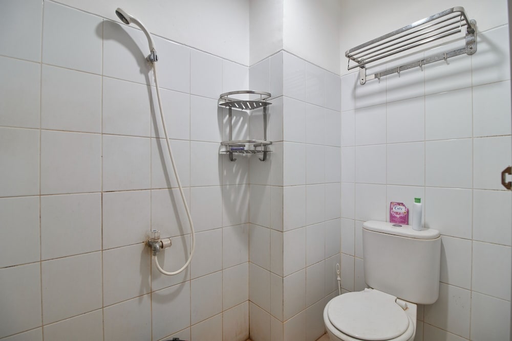 room rendi gunung putri square