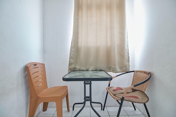 room rendi gunung putri square