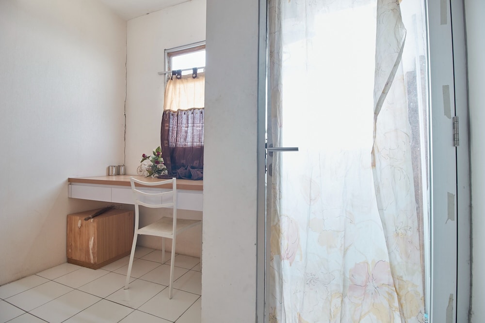 room rendi gunung putri square