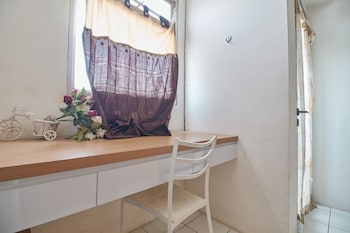 room rendi gunung putri square