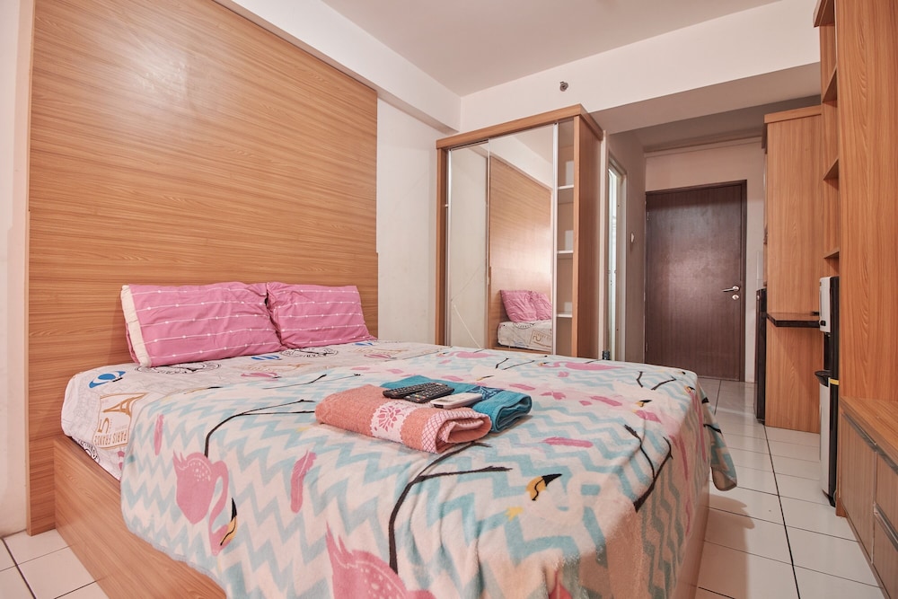 room rendi gunung putri square