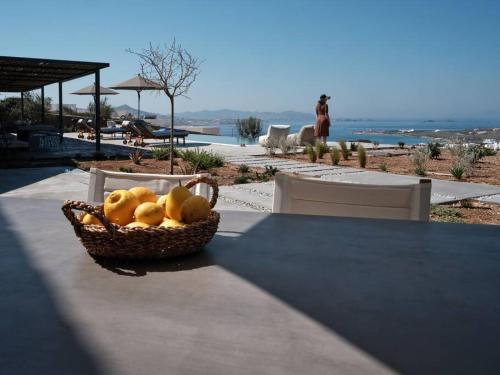 paros