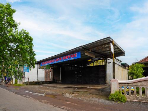 oyo 92202 kost auto syariah anggaswangi