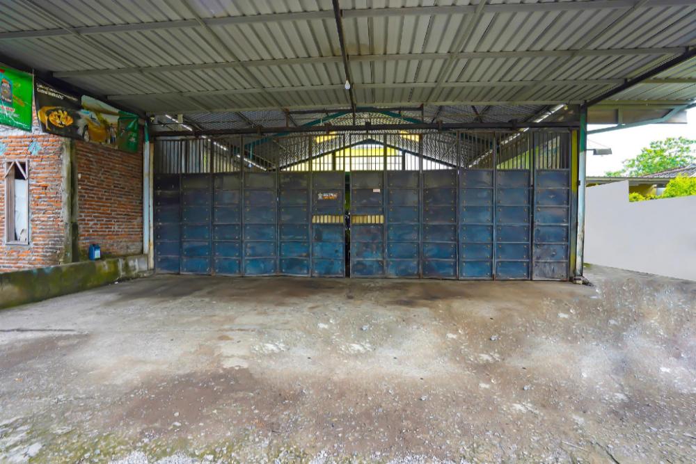 oyo 92202 kost auto syariah anggaswangi