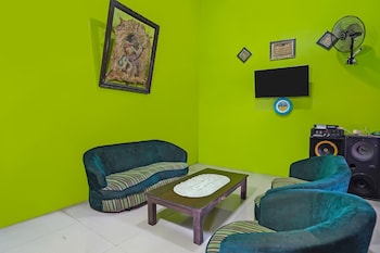 oyo 92202 kost auto syariah anggaswangi