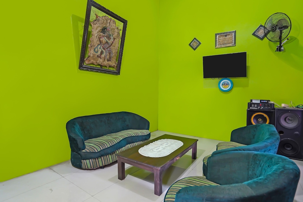oyo 92202 kost auto syariah anggaswangi