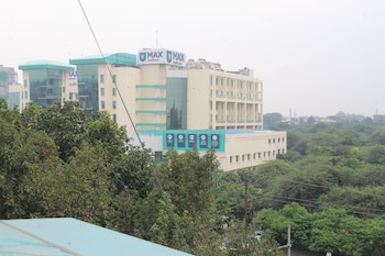 flourish inn saket opposite max hospital