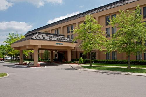 larkspur landing ann arbor