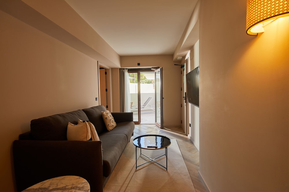 belle marivent petit hotel