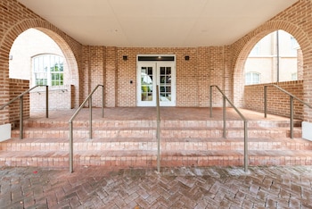 Holy Angels Bywater Hotel And Residences,United States Of America>>New Orleans,2 star