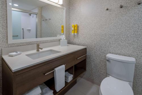 tru by hilton pensacola airport medical center