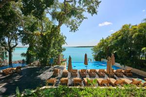cristalino lagoon front hotel restaurant and spa