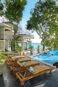 cristalino lagoon front hotel restaurant and spa
