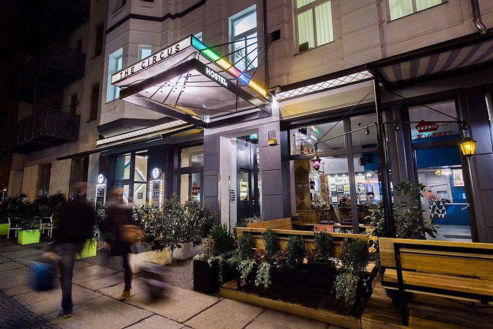the circus hostel