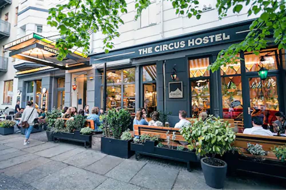 the circus hostel