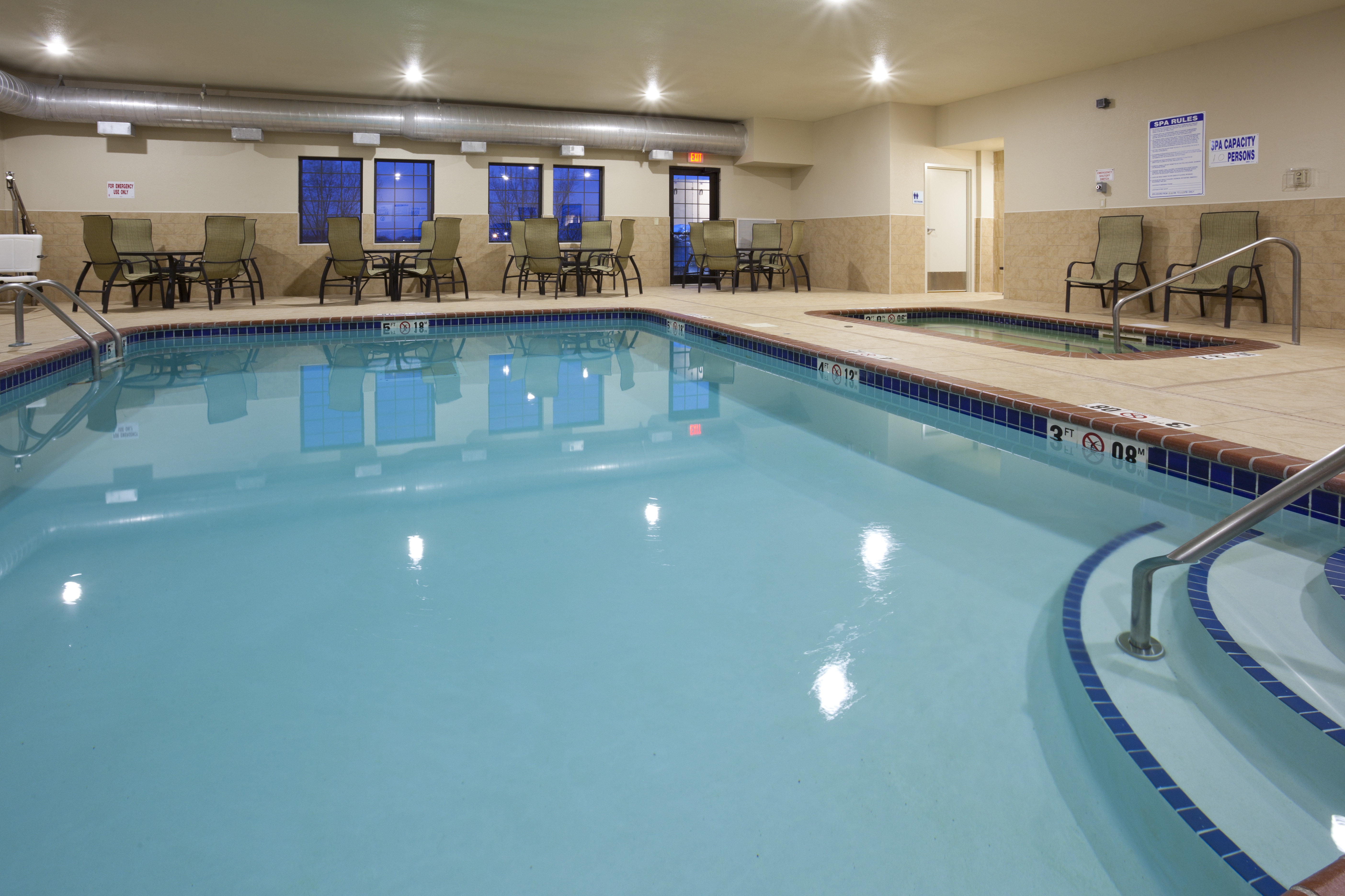 holiday inn express and suites willmar by ihg