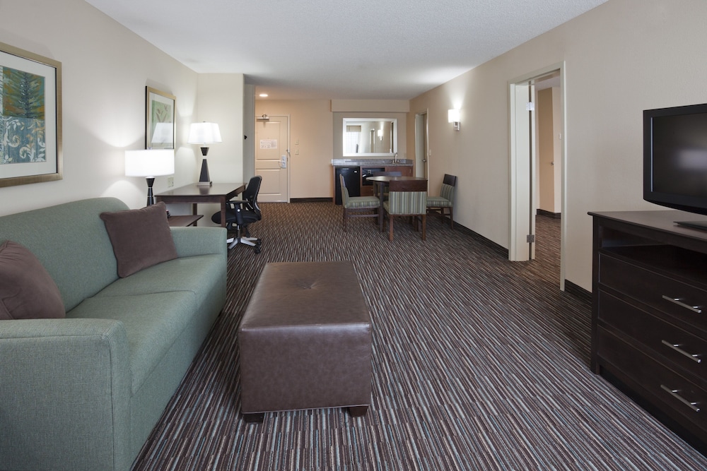 holiday inn express and suites willmar by ihg